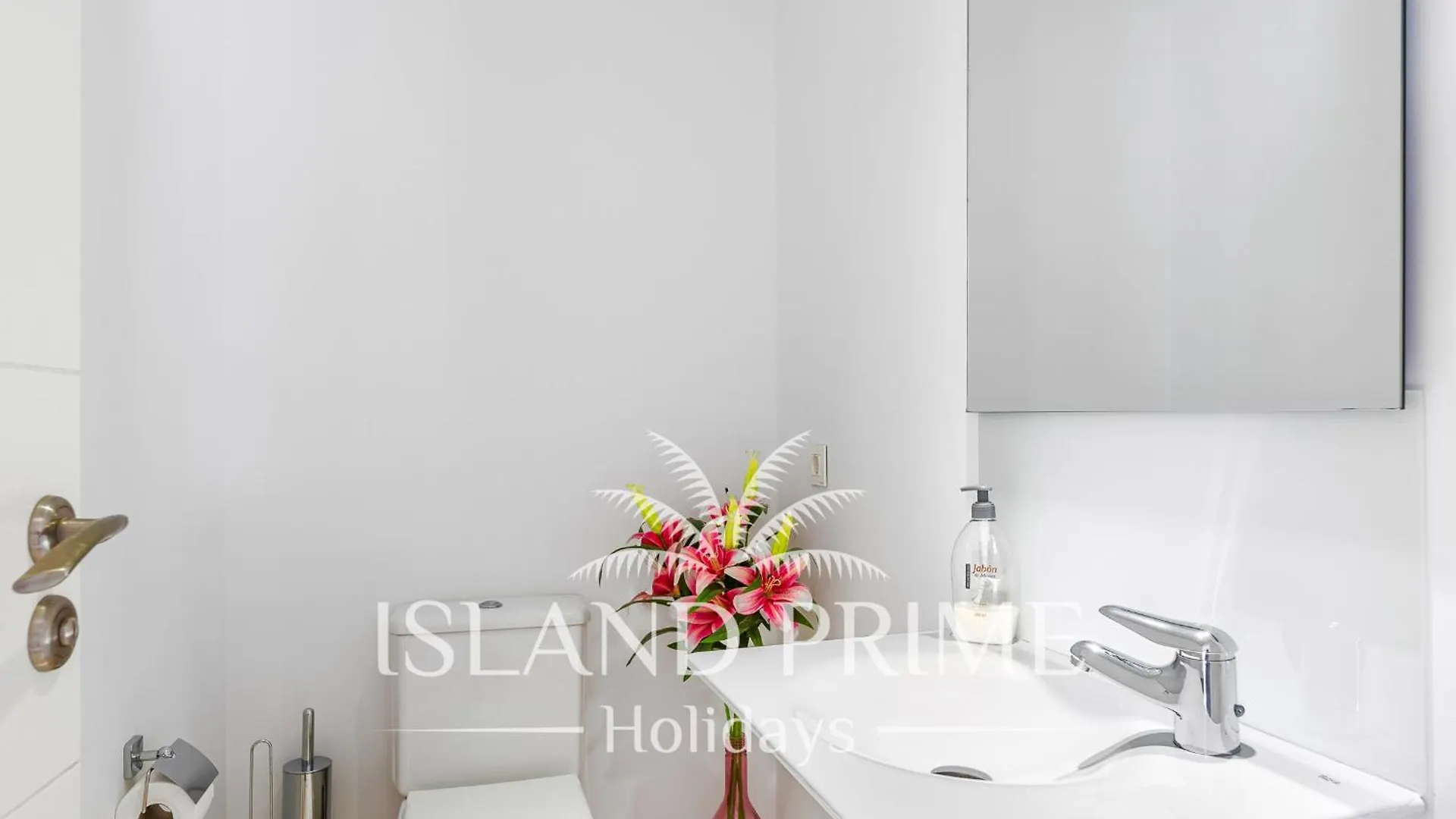 Family Home In Luxury Complex In La Caleta Mg5 アデヘ